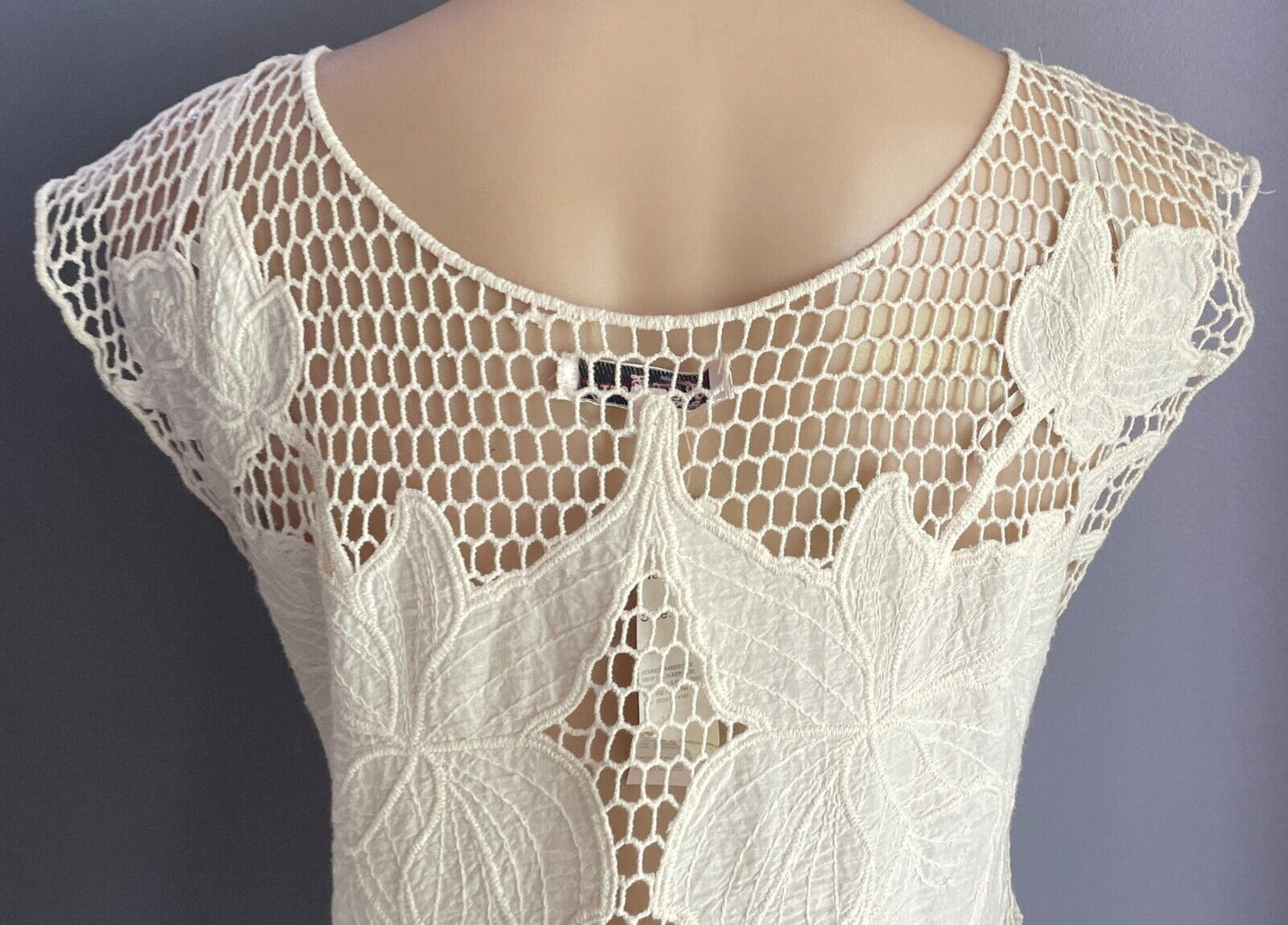 RED BERRY Crochet Floral Motif Tank Top Cream Sleeveless Size M L 10 12 NEW