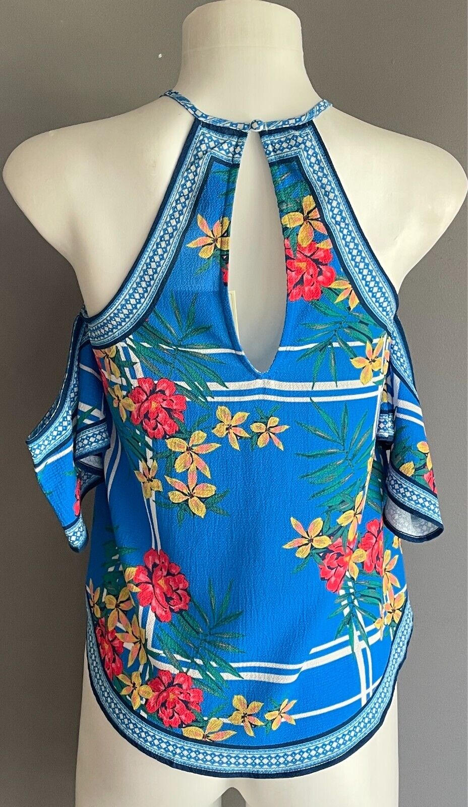 FLYING TOMATO Top Blue Floral Print Cold Shoulder Size XS 8 Short Flutter NEW