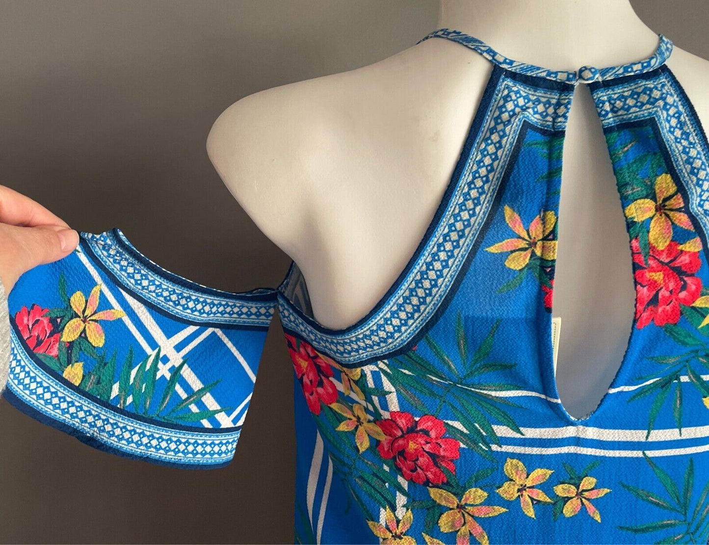 FLYING TOMATO Top Blue Floral Print Cold Shoulder Size XS 8 Short Flutter NEW