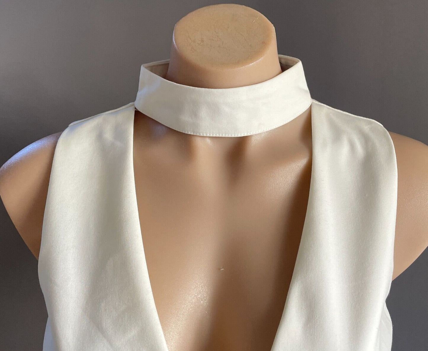 MYTH CONCEPTION Off White Choker Neck Crop Top Size M 10 Deep V Neck NEW
