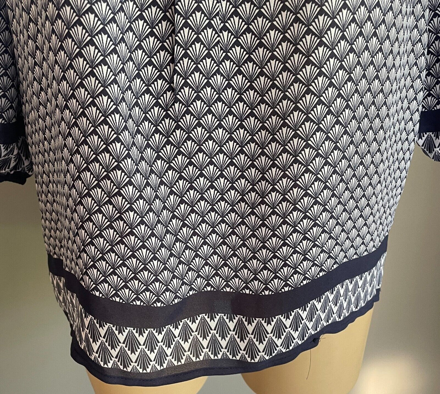 VIOLET + CLAIRE Top Blue & White Print 3/4 Sleeve Tunic Size S 10 Gorgeous NEW