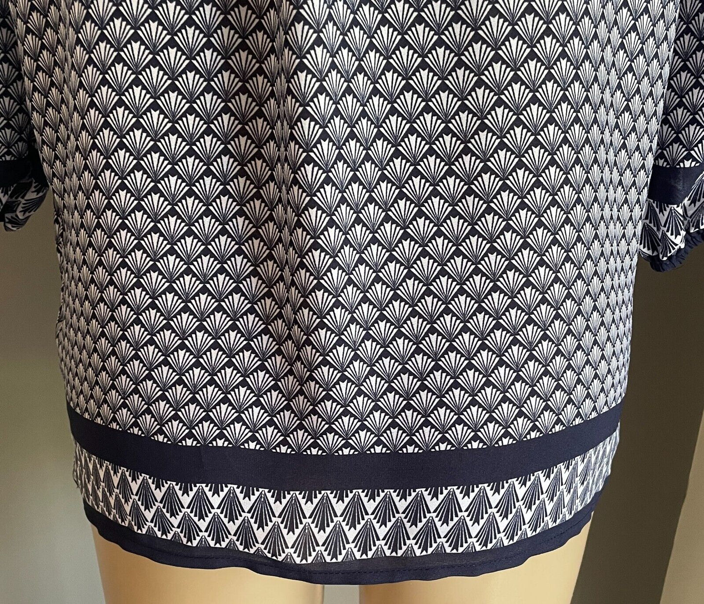VIOLET + CLAIRE Top Blue & White Print 3/4 Sleeve Tunic Size S 10 Gorgeous NEW