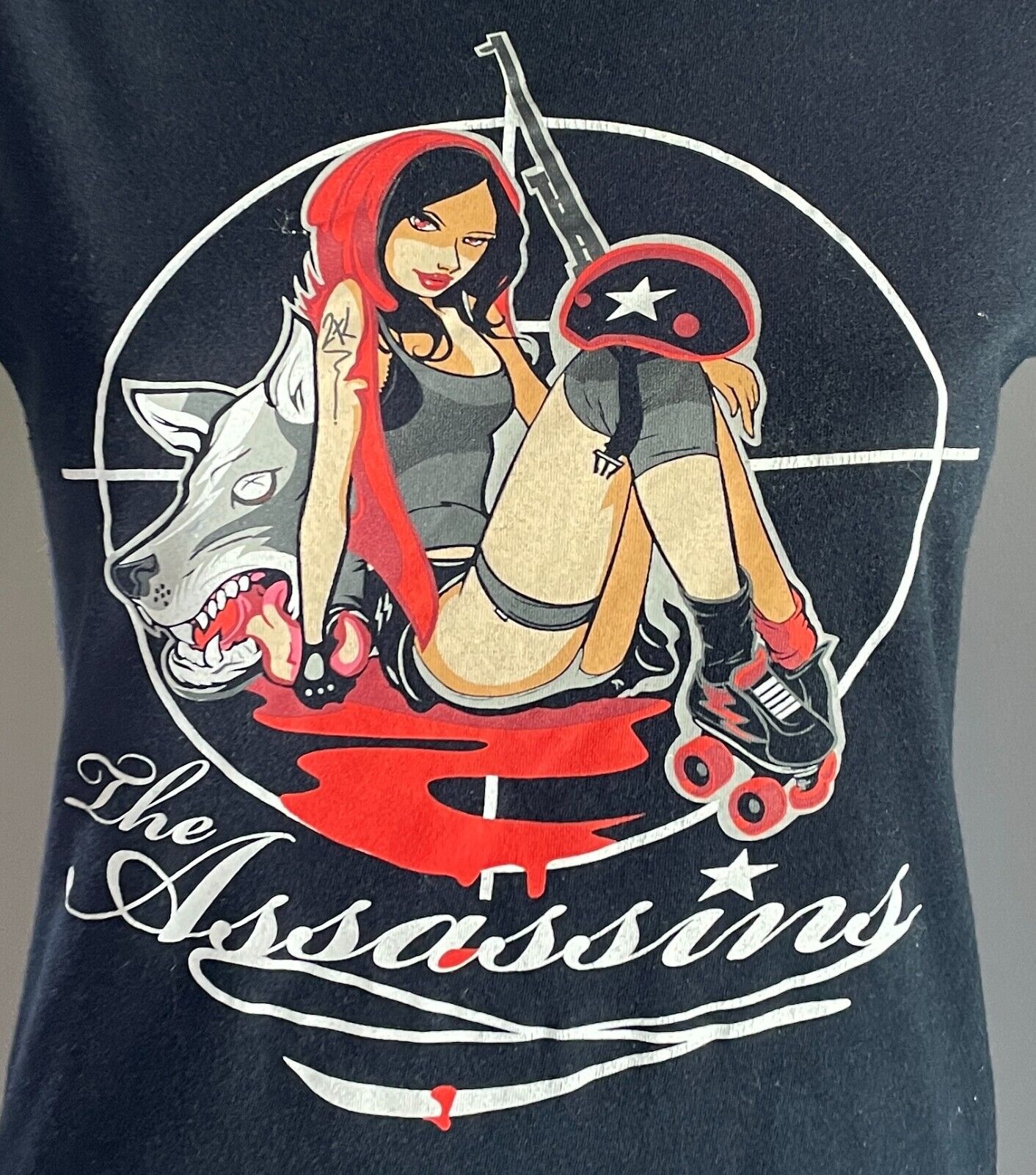 GILDAN Tee Navy Blue "The Assassins" Cotton T-Shirt Top Size M 10  Short Sleeve
