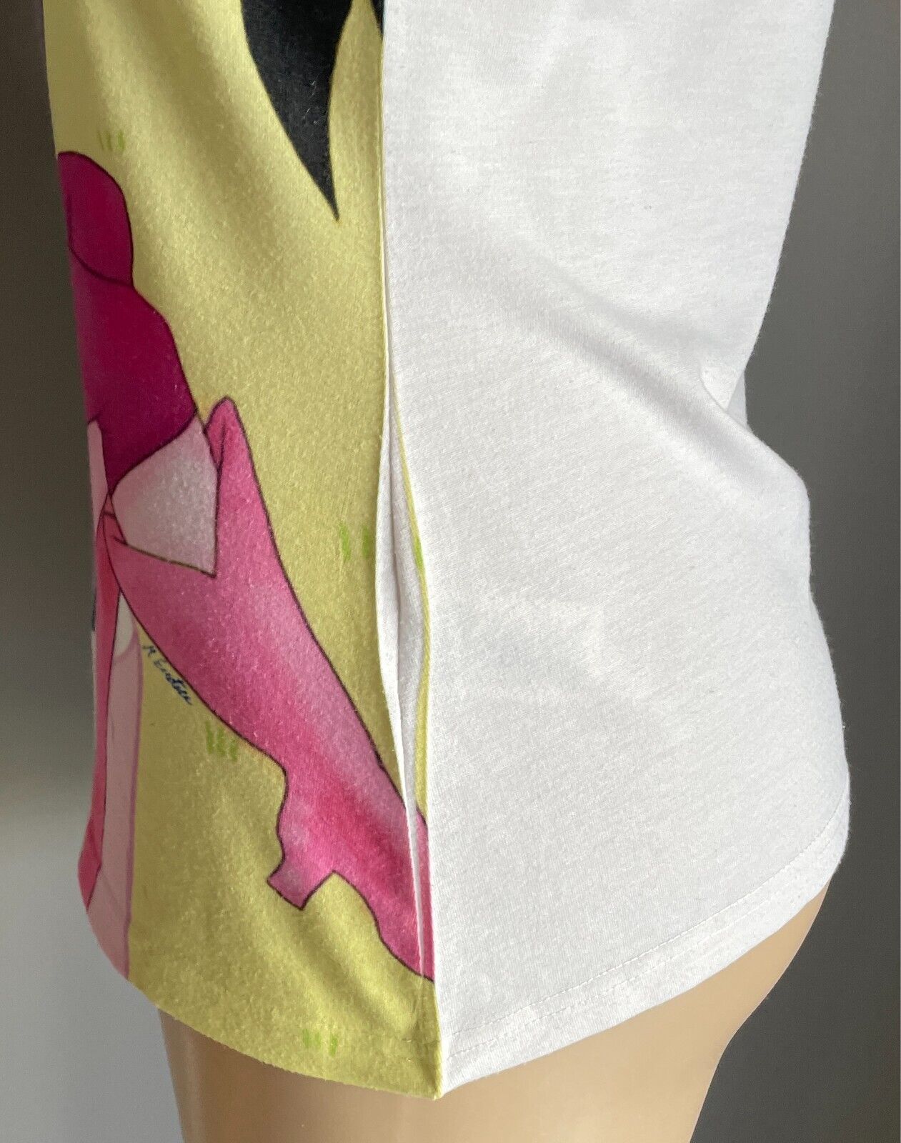 Vapor Apparel T Shirt White Anime Graphic Short Sleeve Size M 10 Stretch Signed