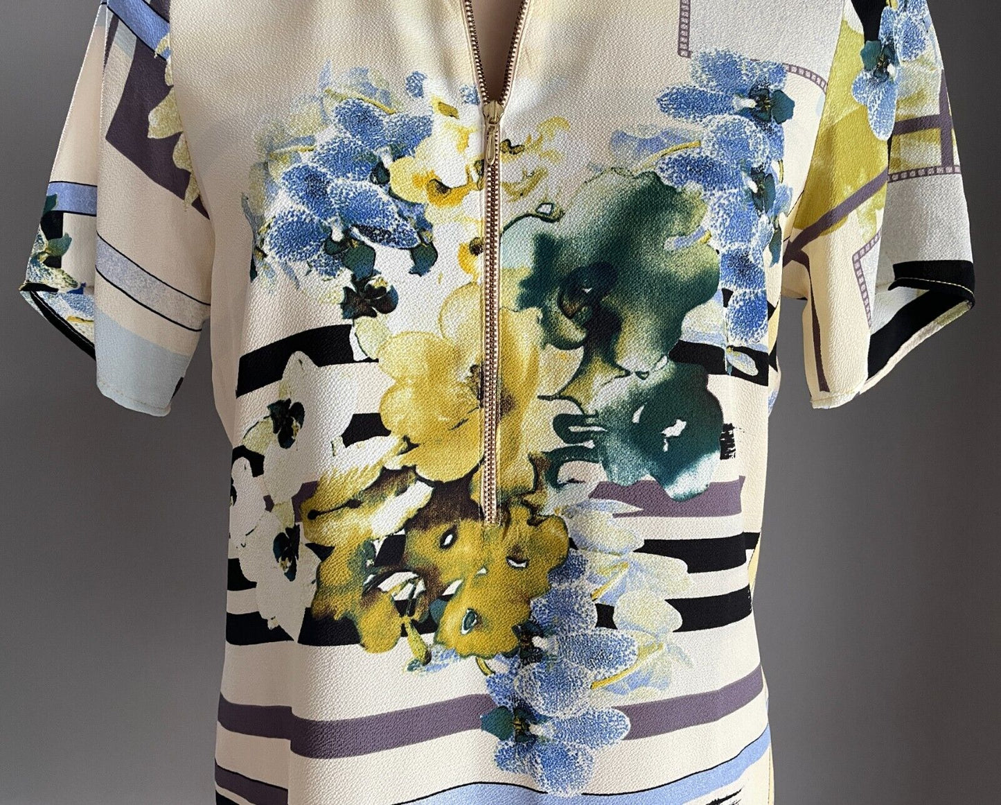 LATIN QUARTERS Zip Front Top White Blue Brown Short Sleeve Blouse Size M 12