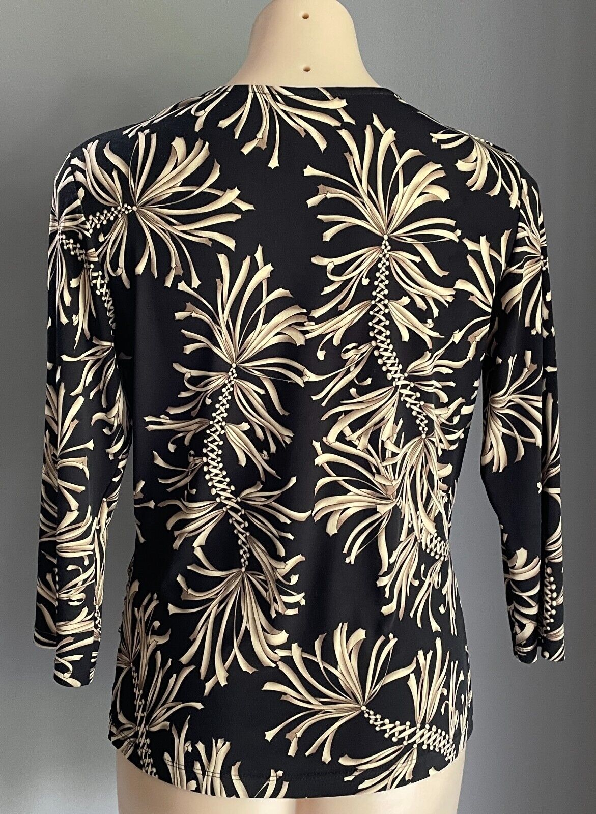 LA VOCA Wrap Top Black Beige Gold Print Blouse 3/4 Sleeve Stretch Size M 12 NEW