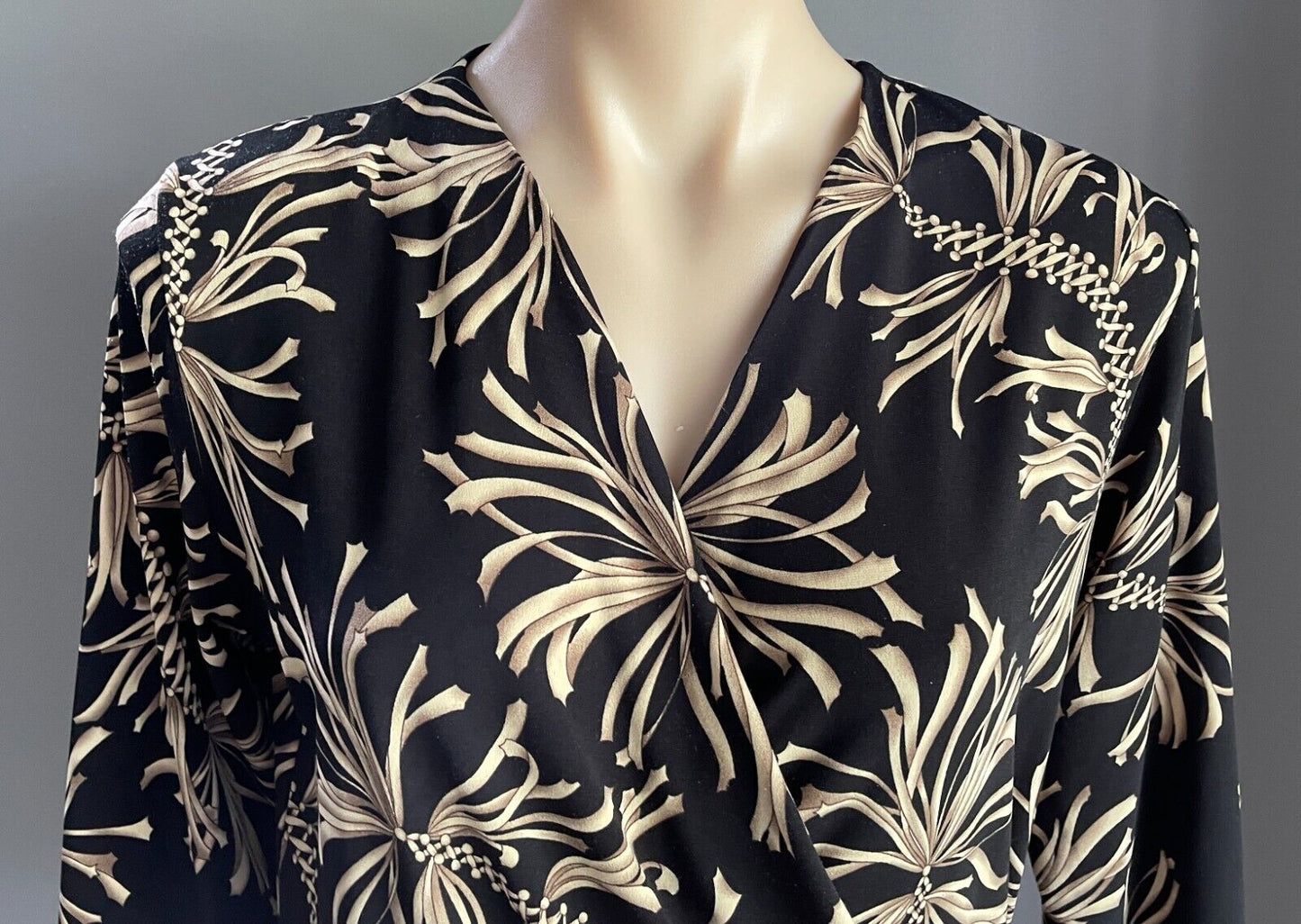 LA VOCA Wrap Top Black Beige Gold Print Blouse 3/4 Sleeve Stretch Size M 12 NEW