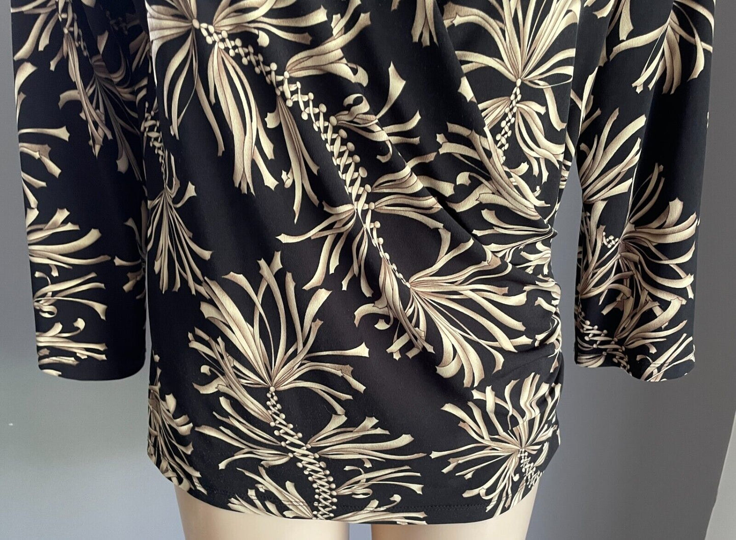 LA VOCA Wrap Top Black Beige Gold Print Blouse 3/4 Sleeve Stretch Size M 12 NEW