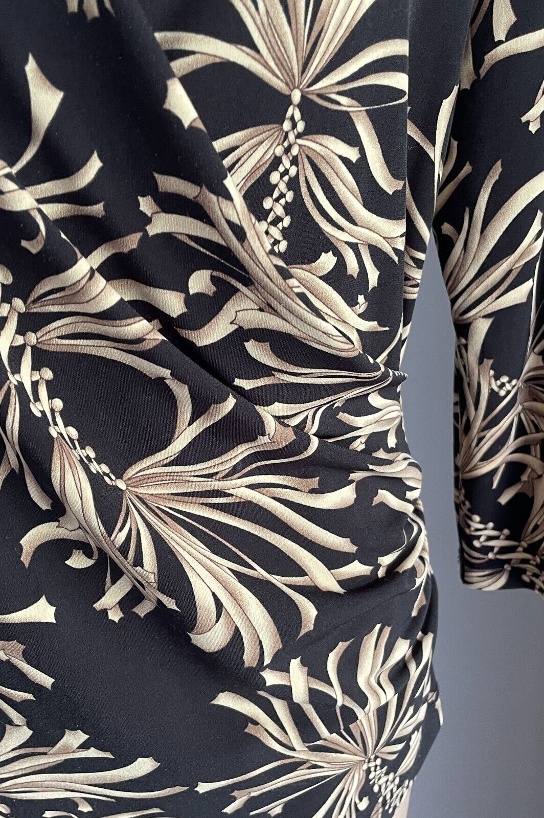 LA VOCA Wrap Top Black Beige Gold Print Blouse 3/4 Sleeve Stretch Size M 12 NEW