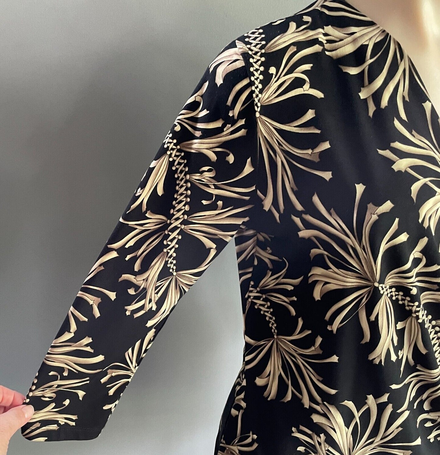LA VOCA Wrap Top Black Beige Gold Print Blouse 3/4 Sleeve Stretch Size M 12 NEW