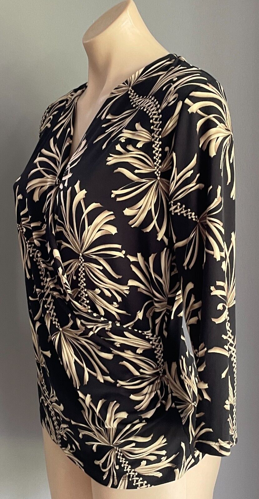 LA VOCA Wrap Top Black Beige Gold Print Blouse 3/4 Sleeve Stretch Size M 12 NEW