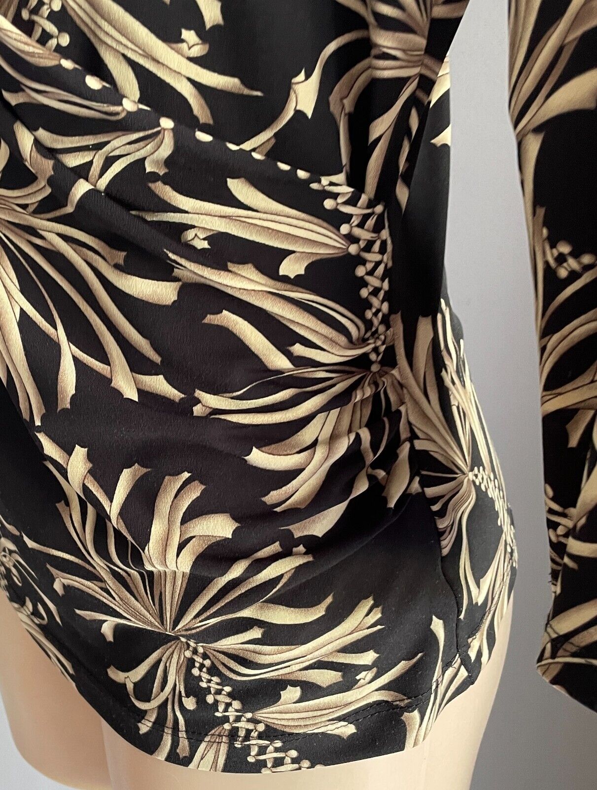 LA VOCA Wrap Top Black Beige Gold Print Blouse 3/4 Sleeve Stretch Size M 12 NEW