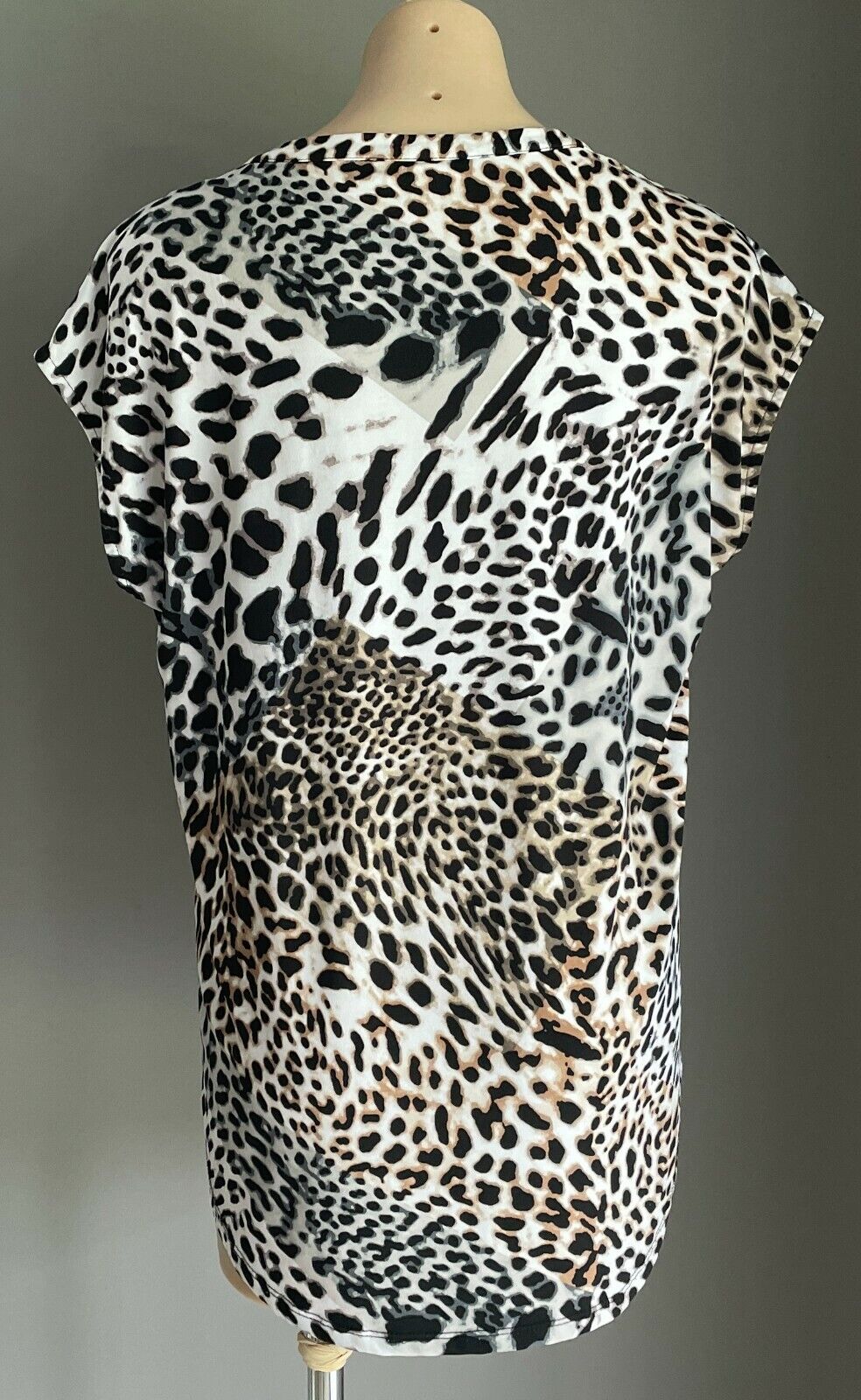 SUZANNE GRAE Hi Low Top Blouse Brown Monochrome Animal Print Sleeveless M 12 NEW
