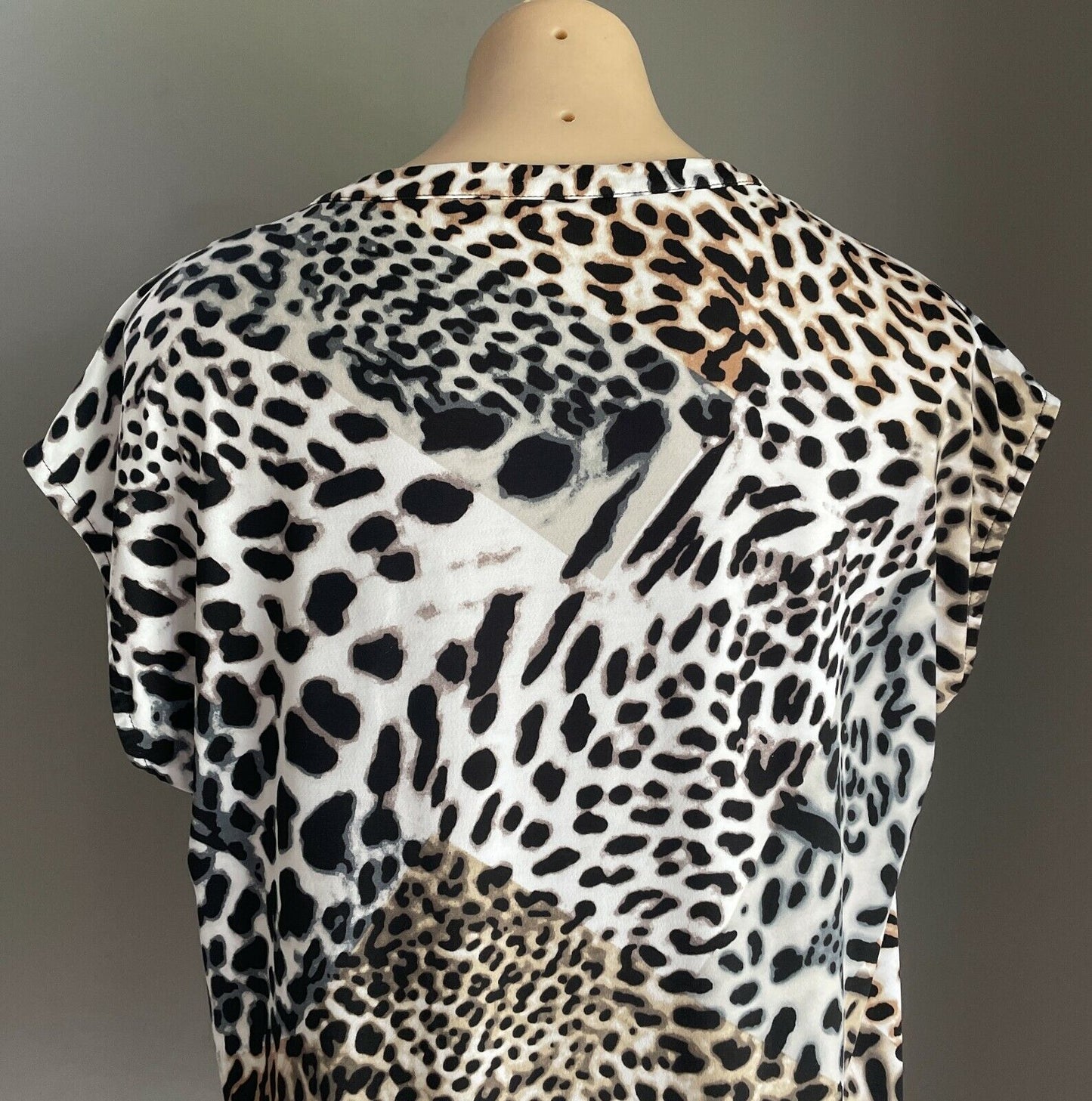 SUZANNE GRAE Hi Low Top Blouse Brown Monochrome Animal Print Sleeveless M 12 NEW