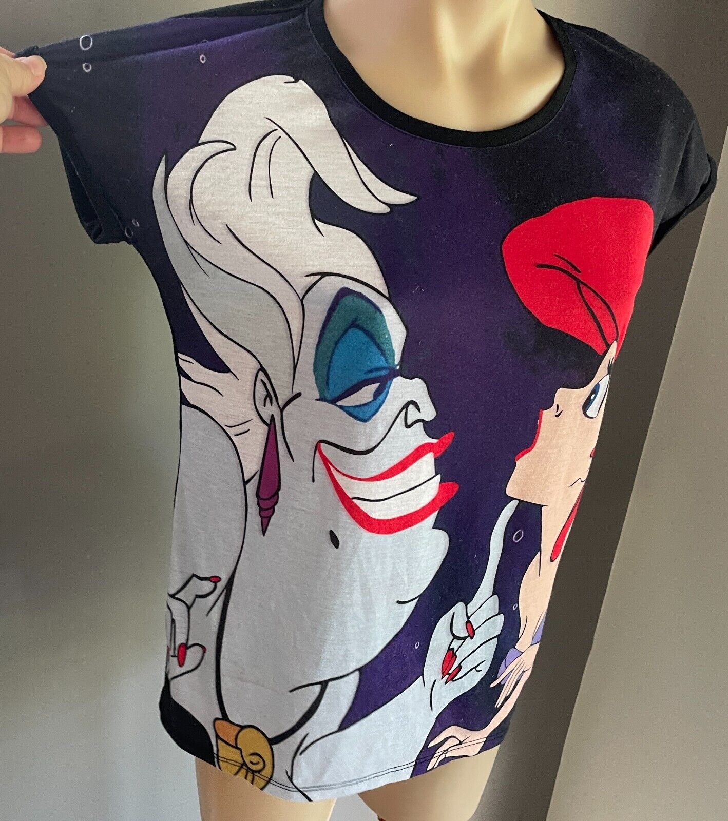 DISNEY T-Shirt Original Little Mermaid & Ursula Print Black Top Size S 10