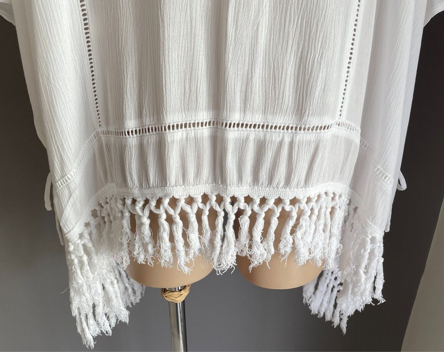 MIA Kimono Beach Cover White Lightweight Size M 12 Side Tie Fringe Ladder Lace