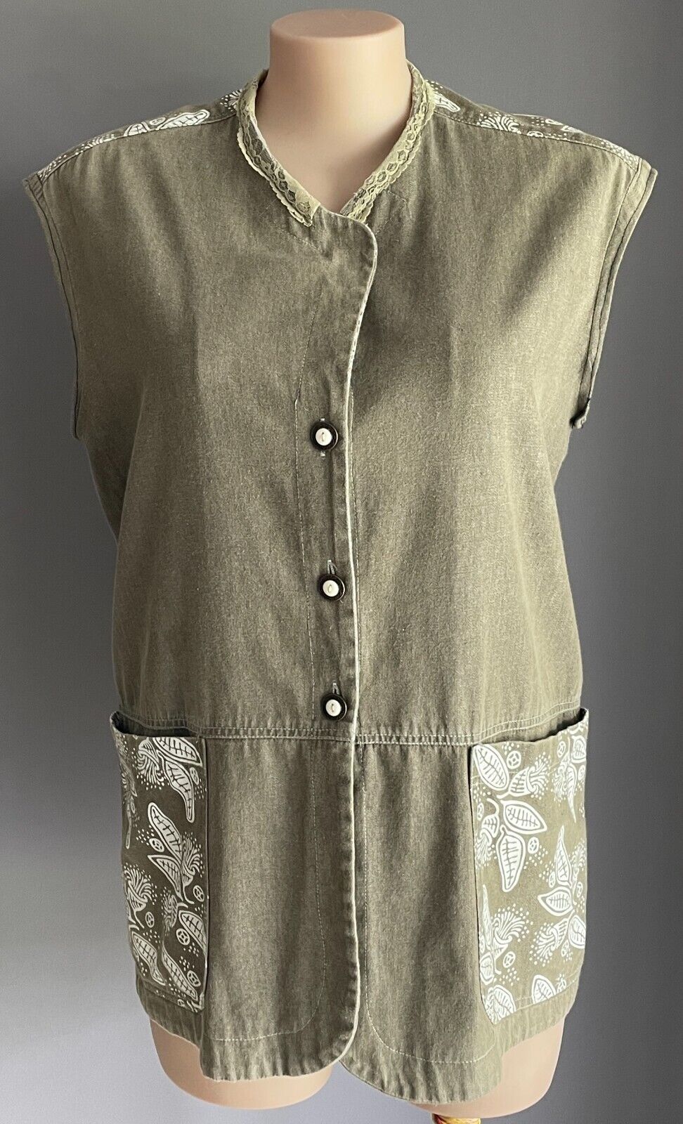SIMPLY AM Khaki & White Lace Trim Sleeveless Button Front Vest Top Size M 12
