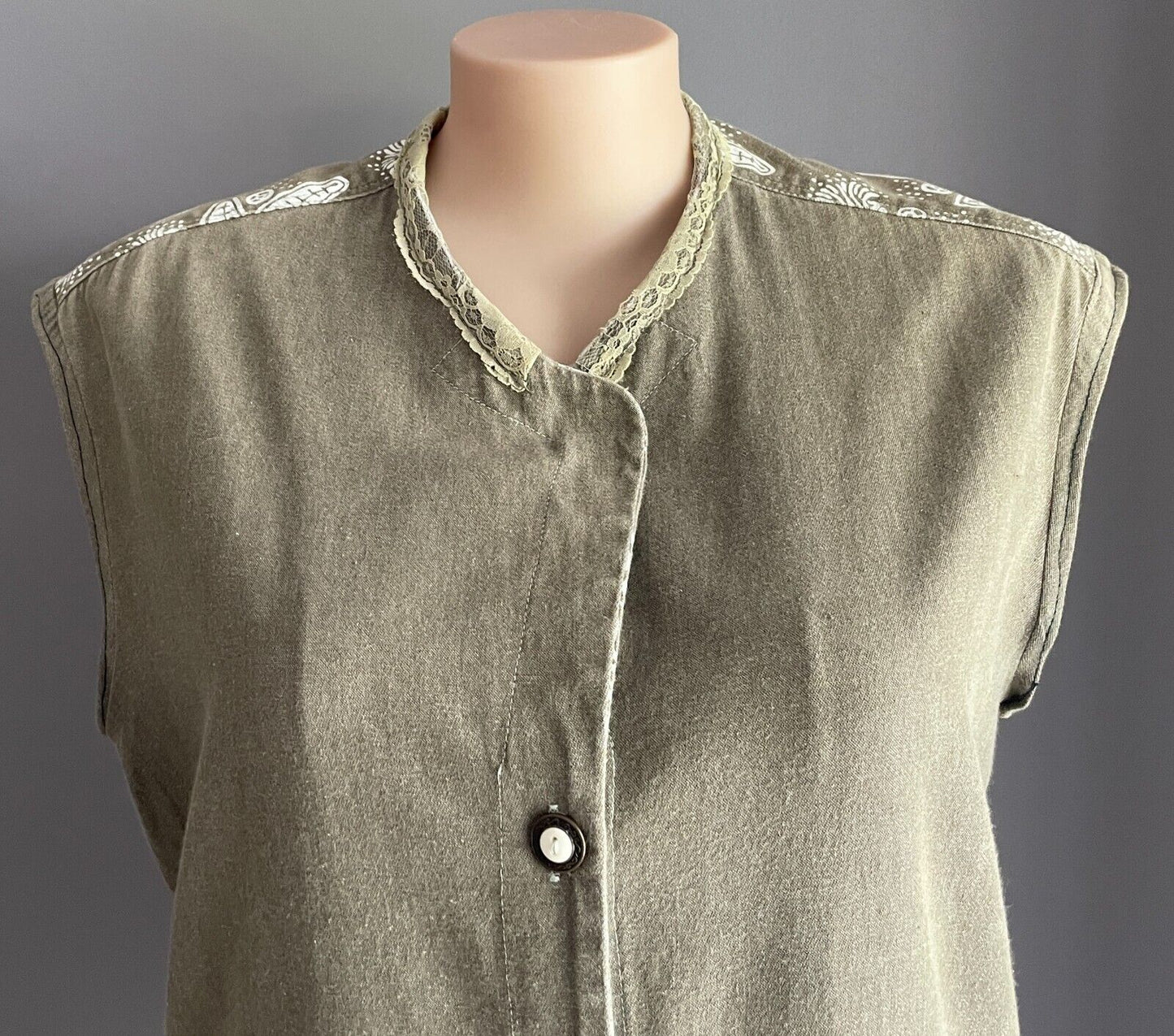 SIMPLY AM Khaki & White Lace Trim Sleeveless Button Front Vest Top Size M 12