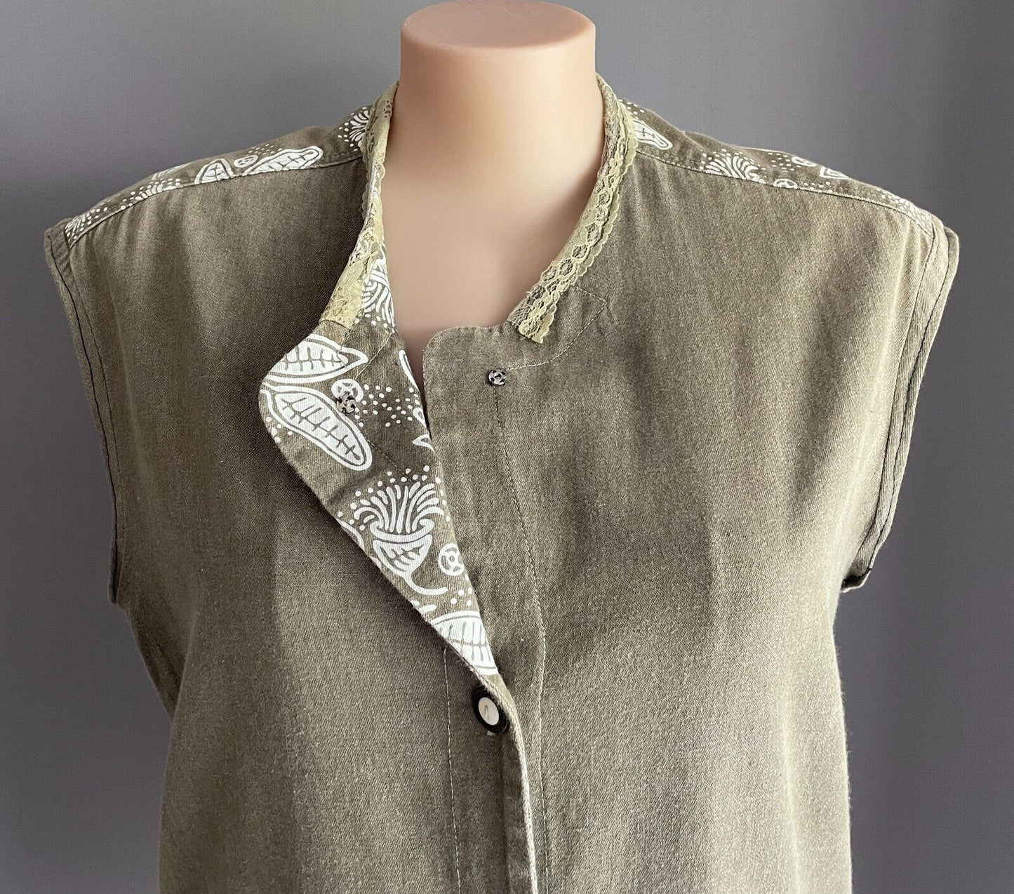SIMPLY AM Khaki & White Lace Trim Sleeveless Button Front Vest Top Size M 12