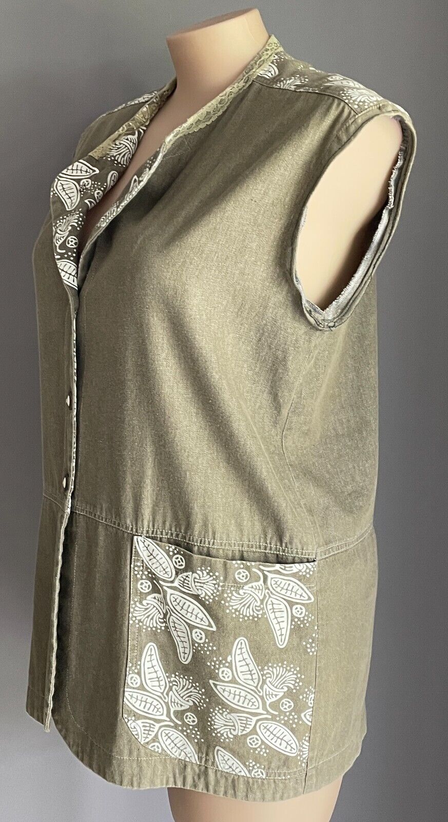 SIMPLY AM Khaki & White Lace Trim Sleeveless Button Front Vest Top Size M 12