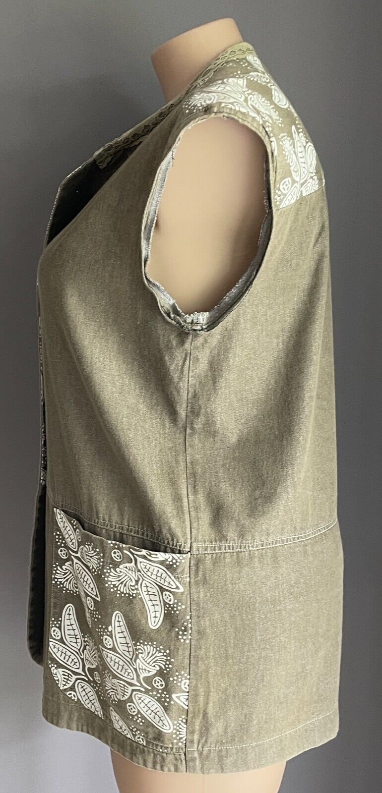 SIMPLY AM Khaki & White Lace Trim Sleeveless Button Front Vest Top Size M 12