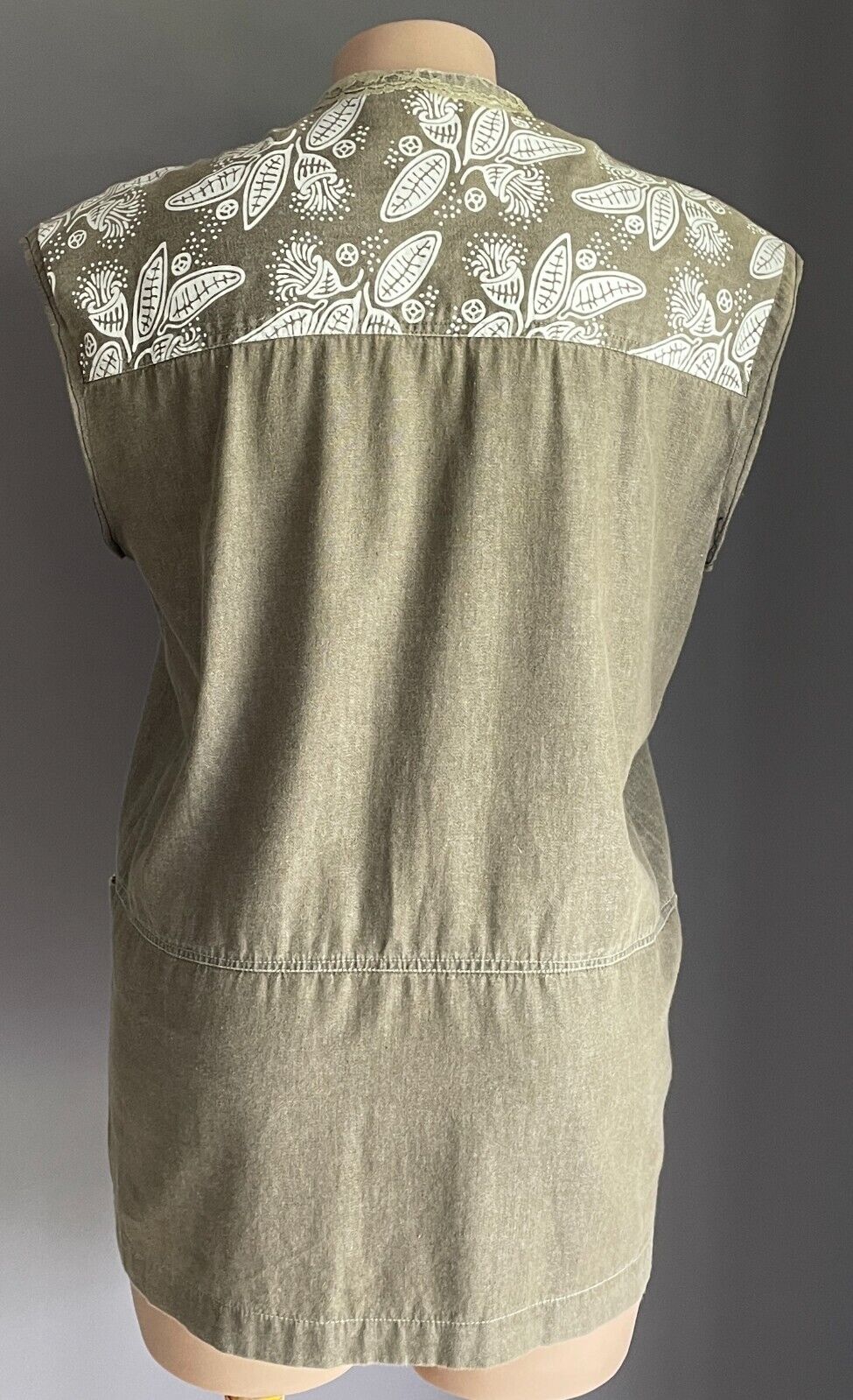 SIMPLY AM Khaki & White Lace Trim Sleeveless Button Front Vest Top Size M 12