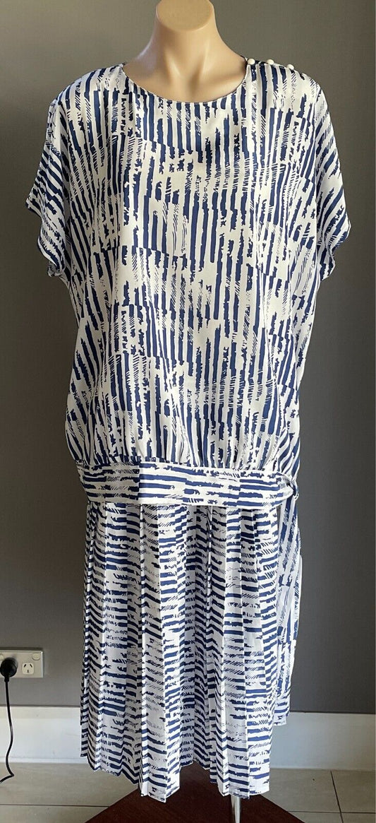 NEW DEPARTURES Blouse & Skirt 2 Piece Suit Blue & White Print Size 16