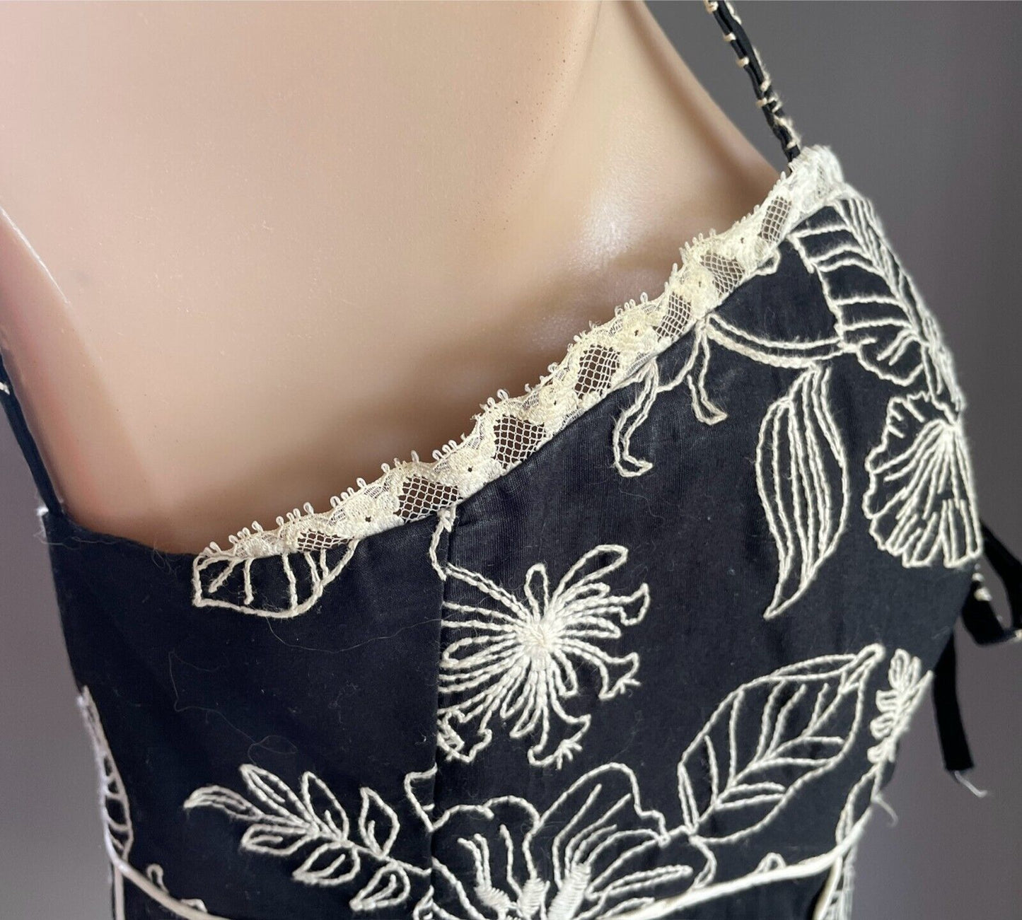 STUDIBAKER Black & White Floral Embroidered Bustier Top Sze 12 Thin Straps Retro