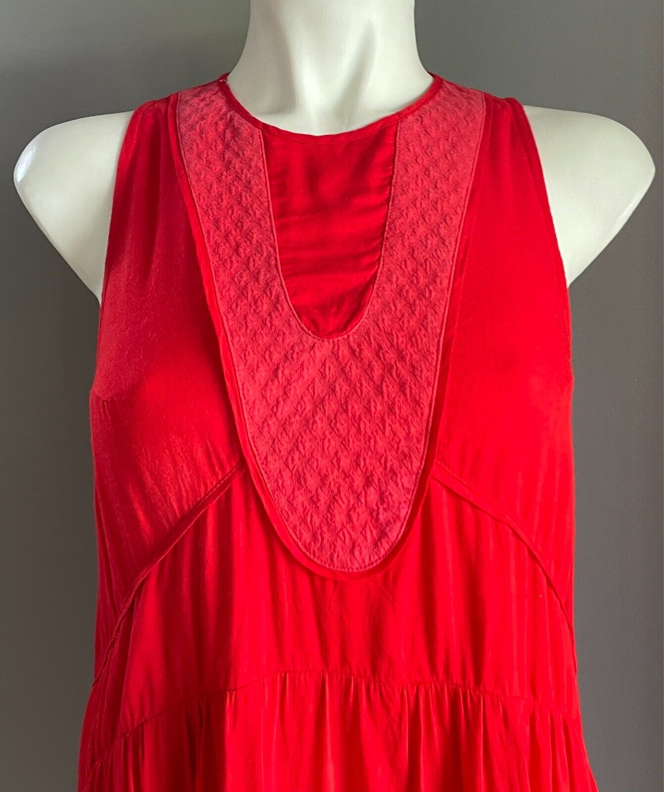 EBONY EVE Red Dress Mini Sleeveless Sheath Style Size 8 10 Lined Decorative Yoke
