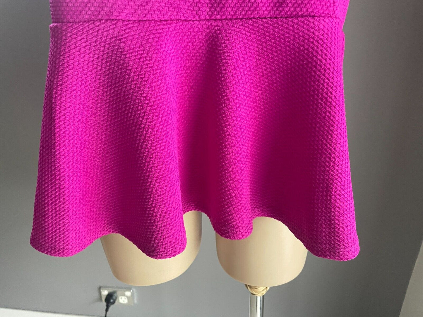 NOW Peplum Top Fuchsia Sleeveless Stretch Size 20 Textured Fabric Notched @ Back
