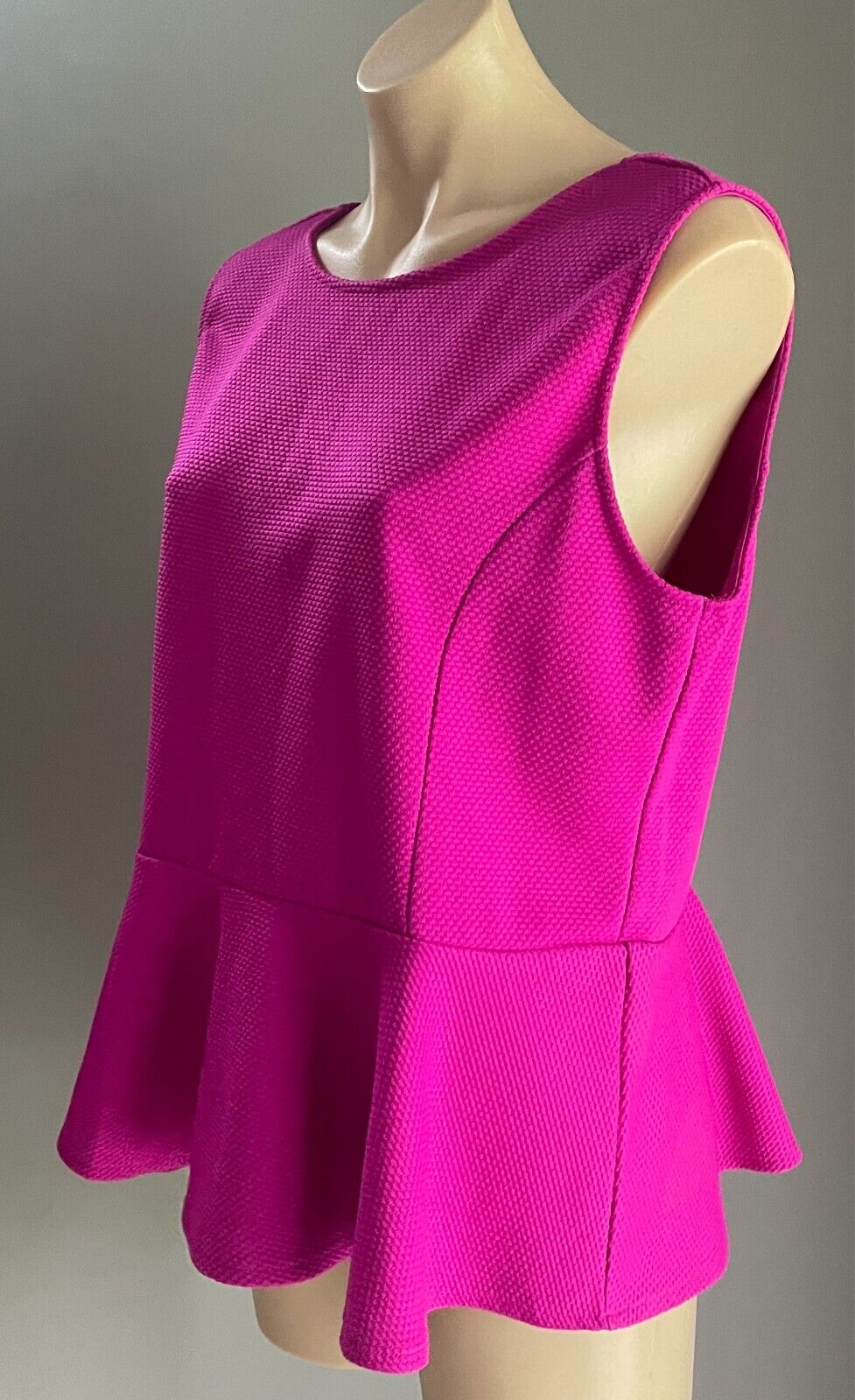 NOW Peplum Top Fuchsia Sleeveless Stretch Size 20 Textured Fabric Notched @ Back