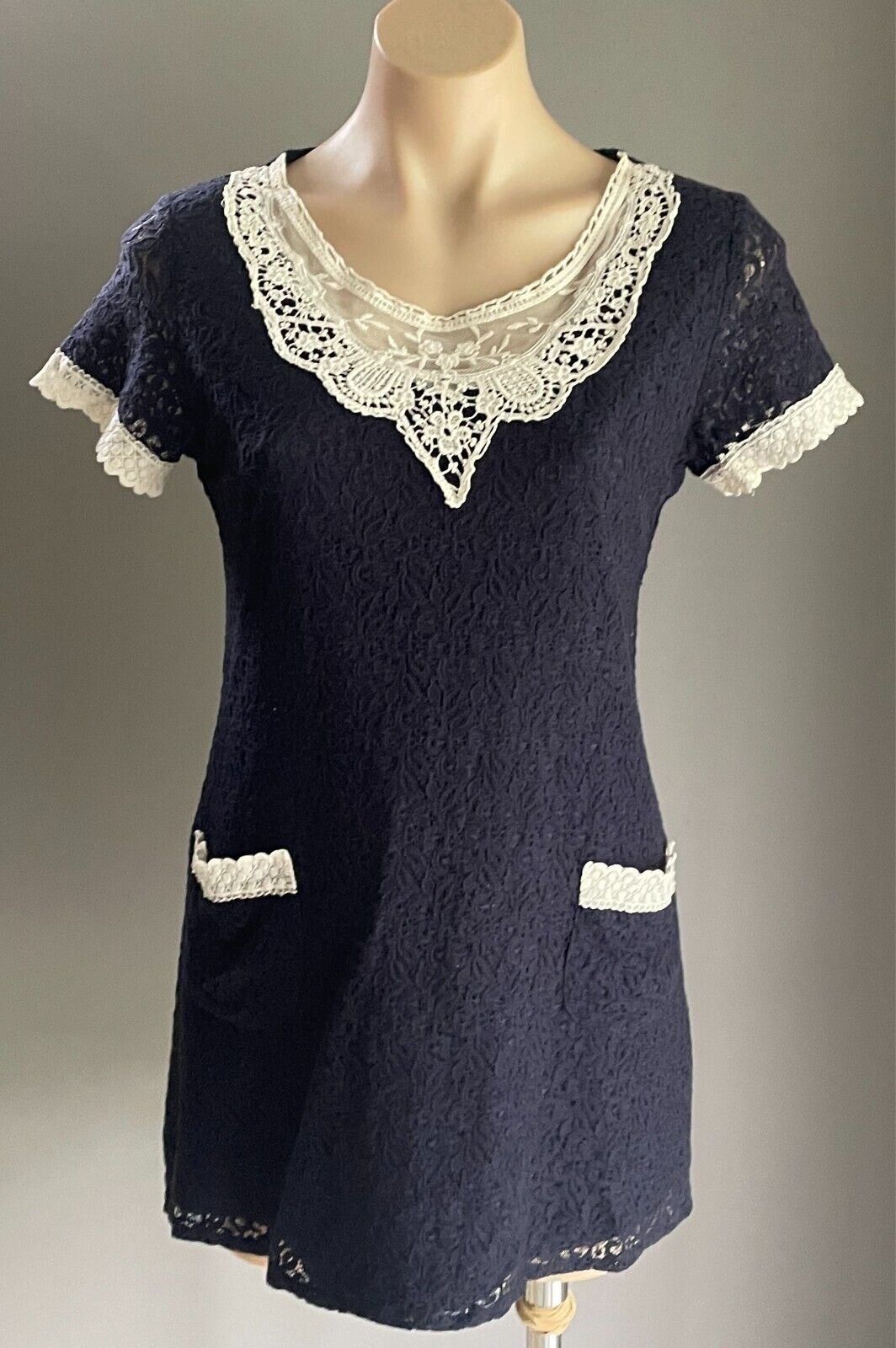 MEI MEI Tunic Top Navy & Off White Lace Lined Size 12 Short Sleeves Pockets