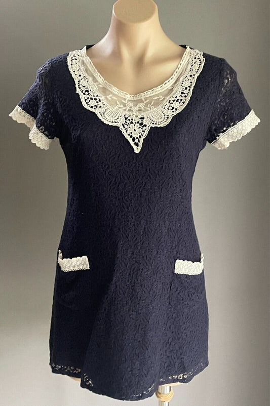 MEI MEI Tunic Top Navy & Off White Lace Lined Size 12 Short Sleeves Pockets