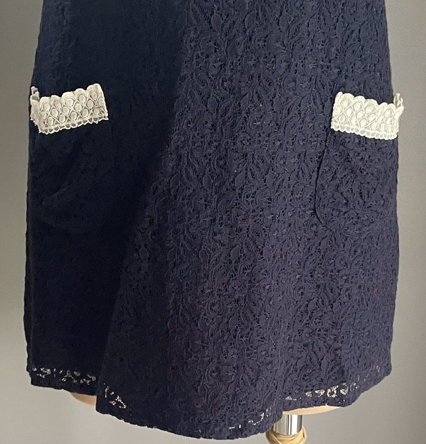 MEI MEI Tunic Top Navy & Off White Lace Lined Size 12 Short Sleeves Pockets