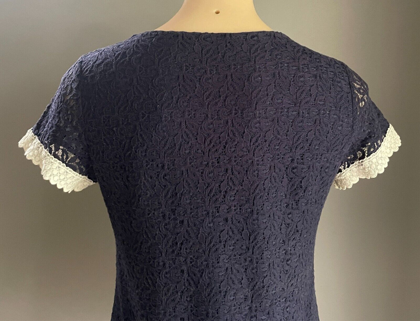 MEI MEI Tunic Top Navy & Off White Lace Lined Size 12 Short Sleeves Pockets
