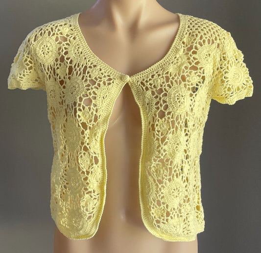 W LANE Cardigan Crop Yellow Crochet Knit Short Sleeve Open Top Shrug Sz M 10 12