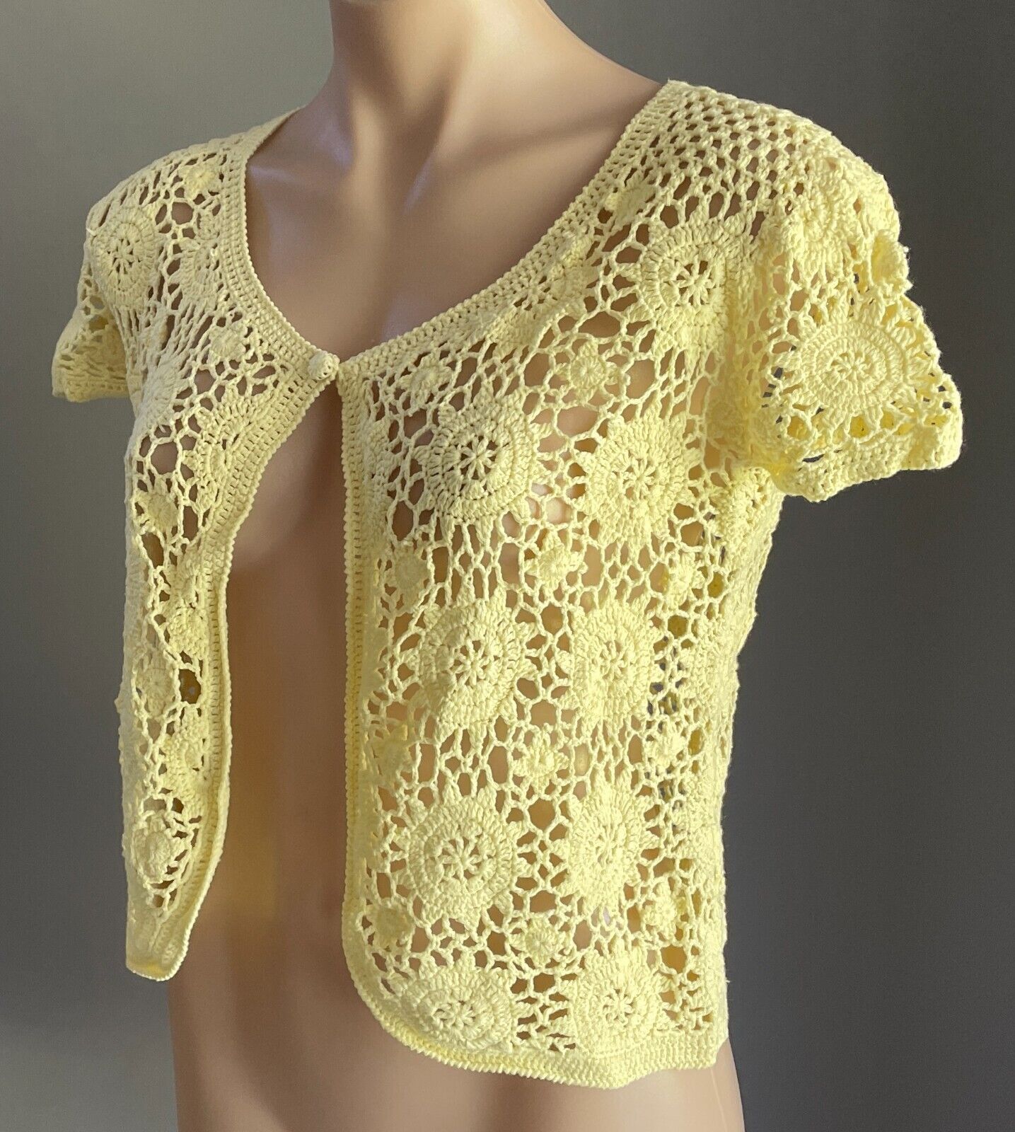 W LANE Cardigan Crop Yellow Crochet Knit Short Sleeve Open Top Shrug Sz M 10 12