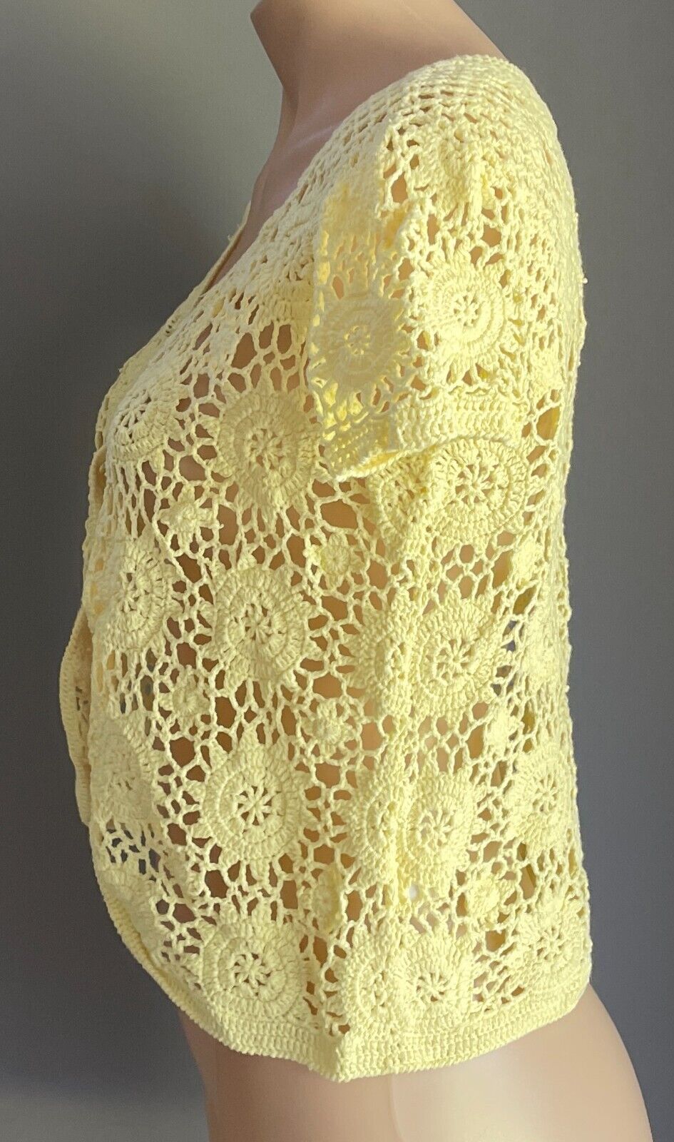 W LANE Cardigan Crop Yellow Crochet Knit Short Sleeve Open Top Shrug Sz M 10 12
