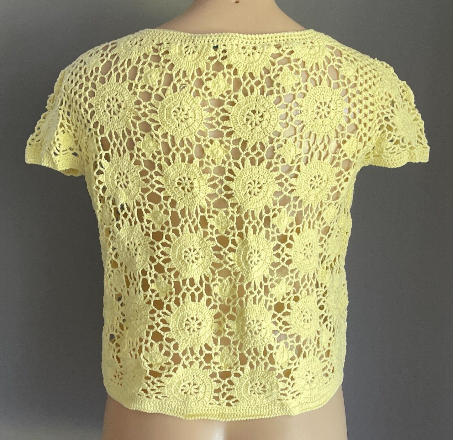 W LANE Cardigan Crop Yellow Crochet Knit Short Sleeve Open Top Shrug Sz M 10 12