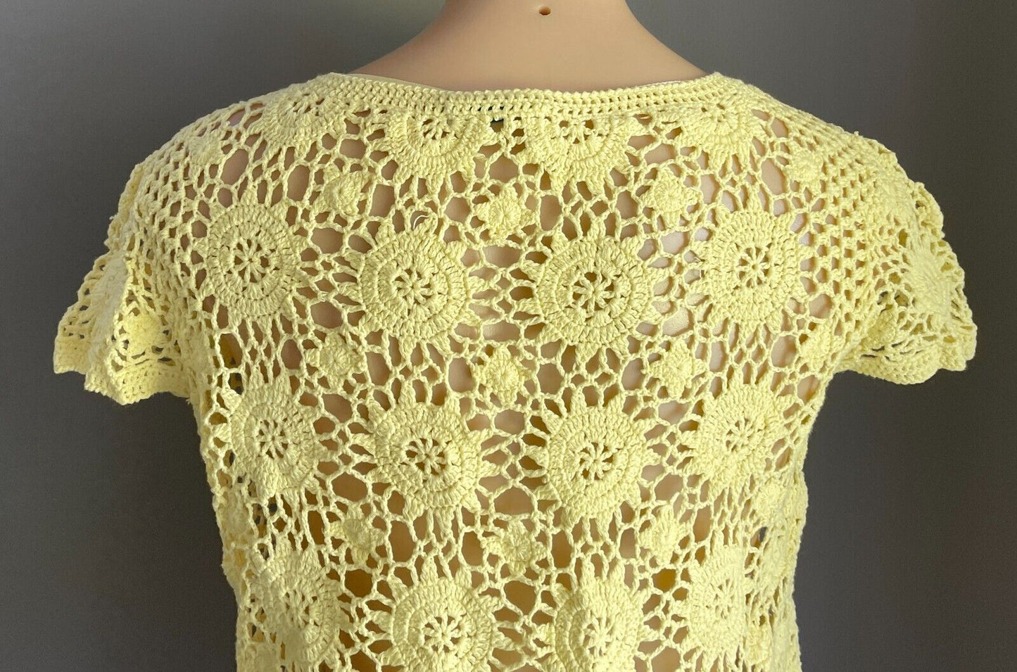 W LANE Cardigan Crop Yellow Crochet Knit Short Sleeve Open Top Shrug Sz M 10 12