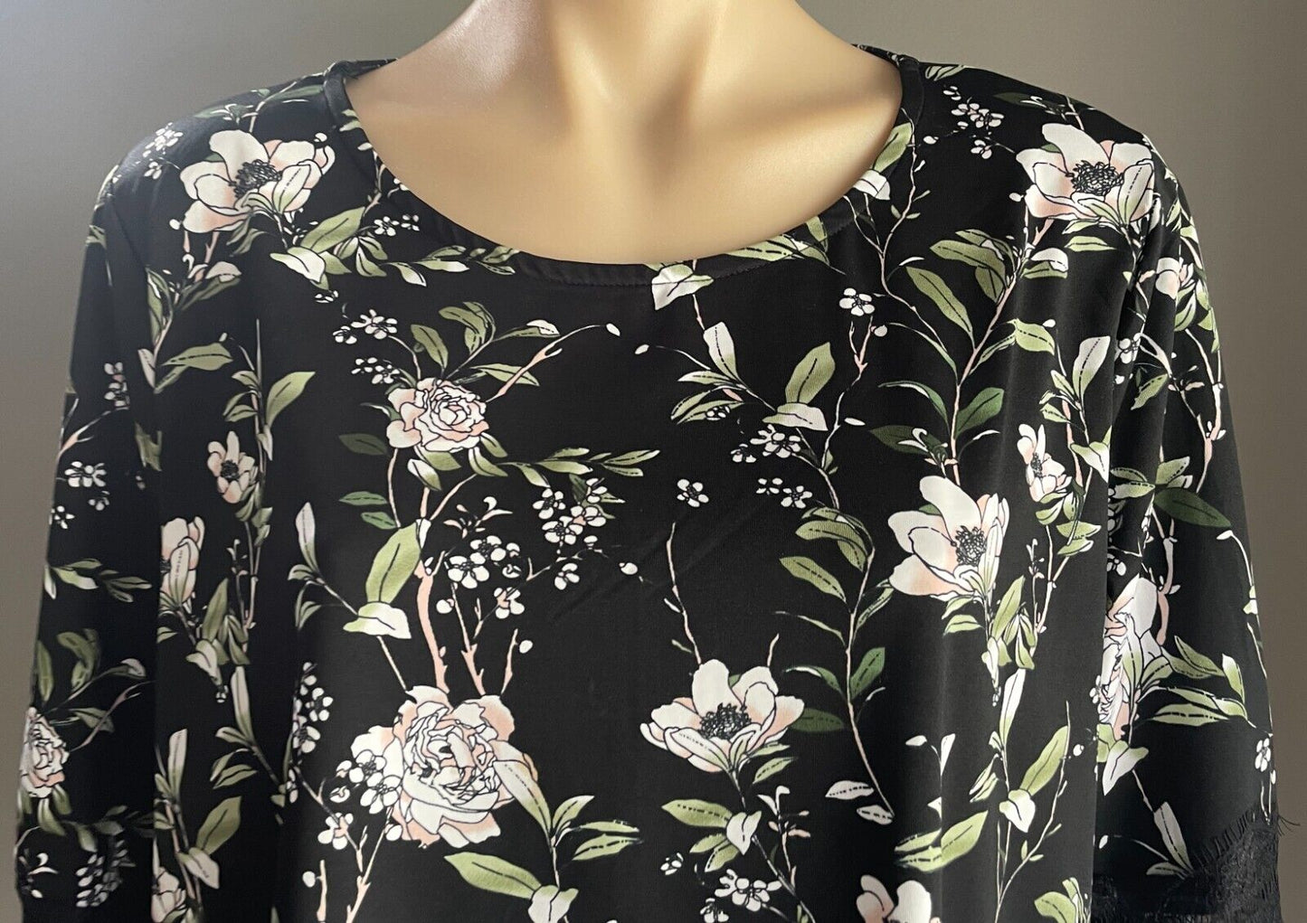 W LANE Top Black Multi Floral Stretch w Trumpet Lace Trim 3/4 Sleeves Size XL