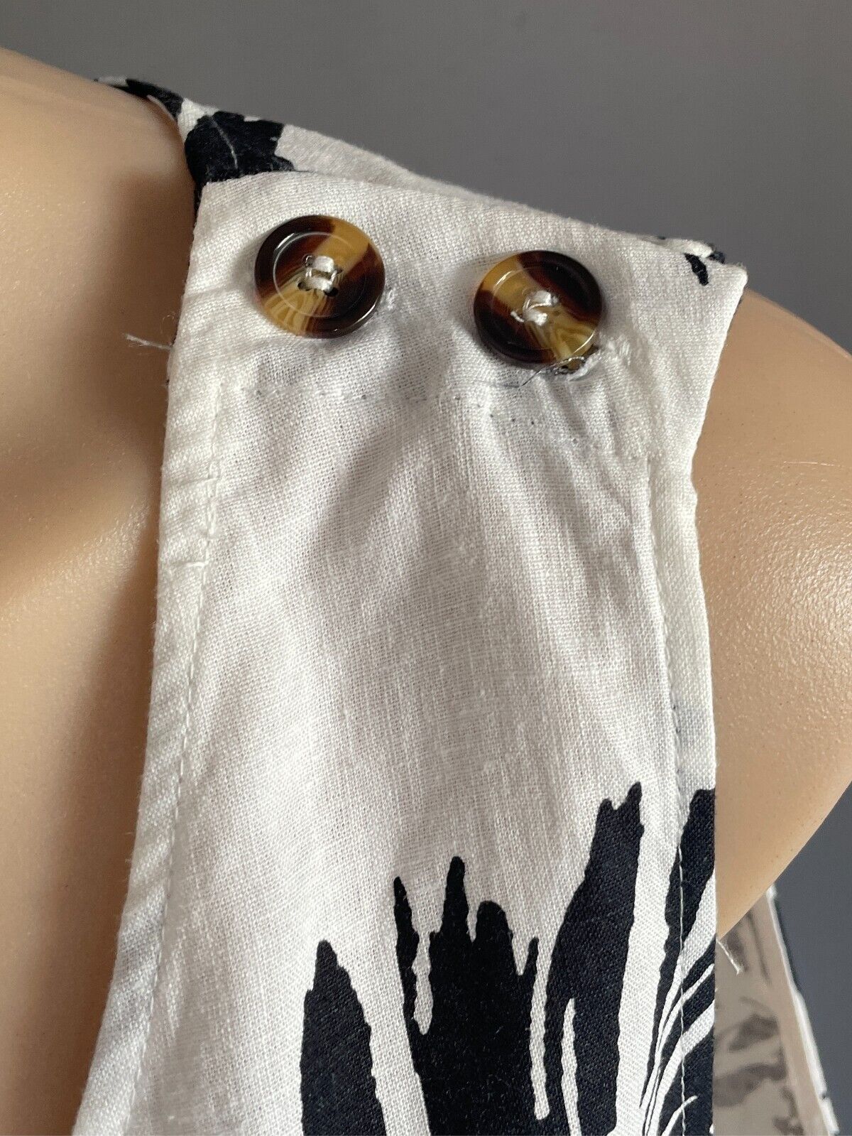 W LANE White Linen Top Blouse Black Fern Size 16 Sleeveless Button Trim NEW