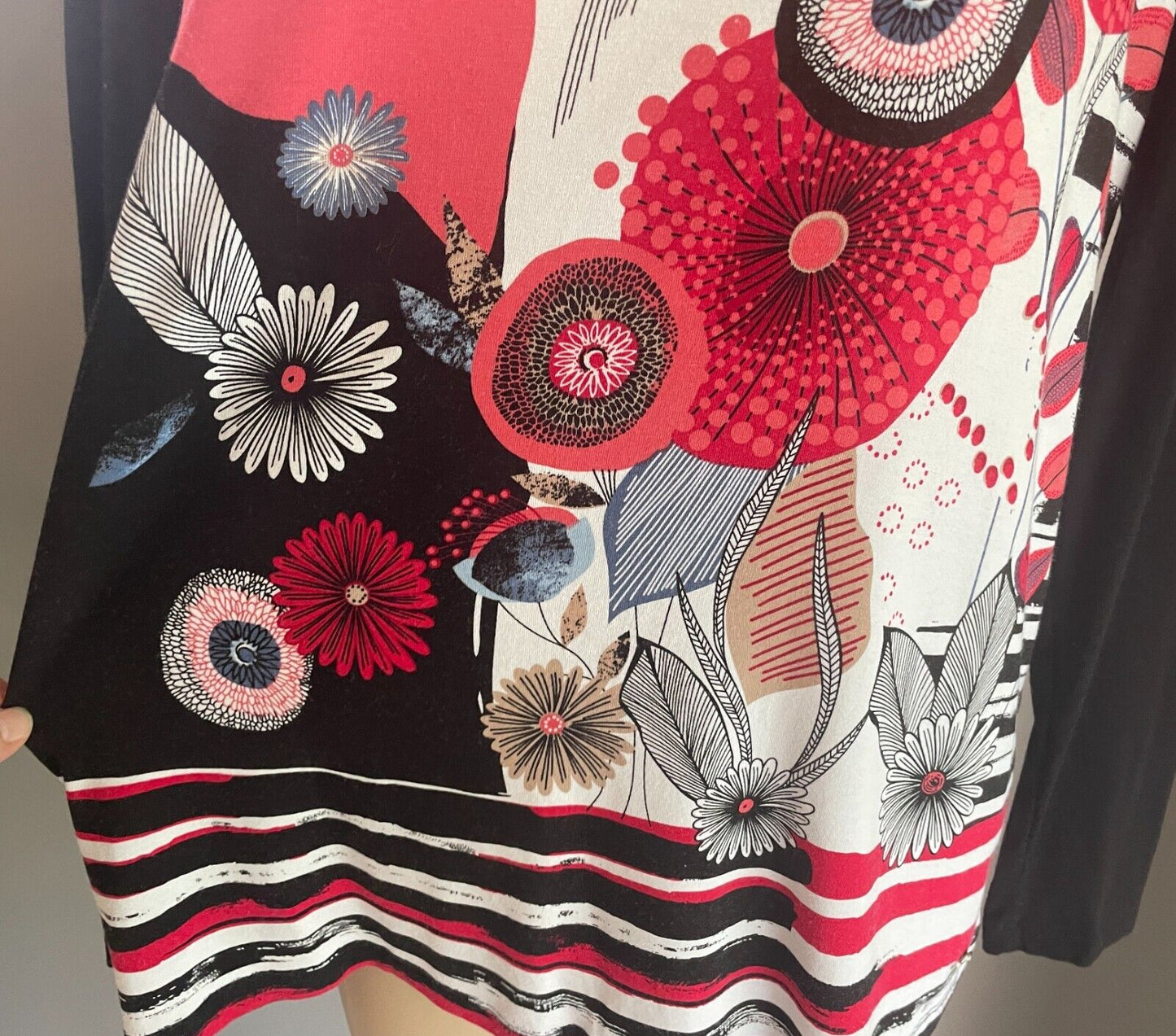 W LANE Top Long Sleeve Stretch Floral Black White Coral\ Red Blue Size M 12