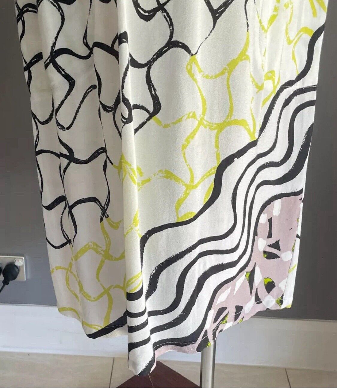 W LANE Midi Dress White Black Taupe Neon Abstract Print Cap Sleeve Shift Size 16