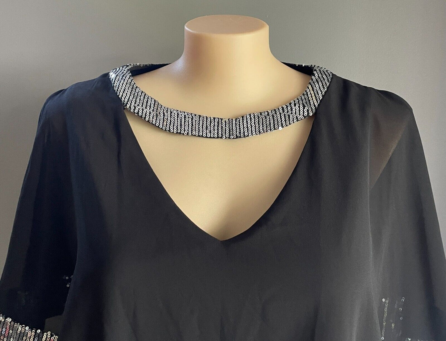 KIVENST HIGH FASHION Dress Black Sheath Chiffon Sequin Trim Overlay Size 4XL