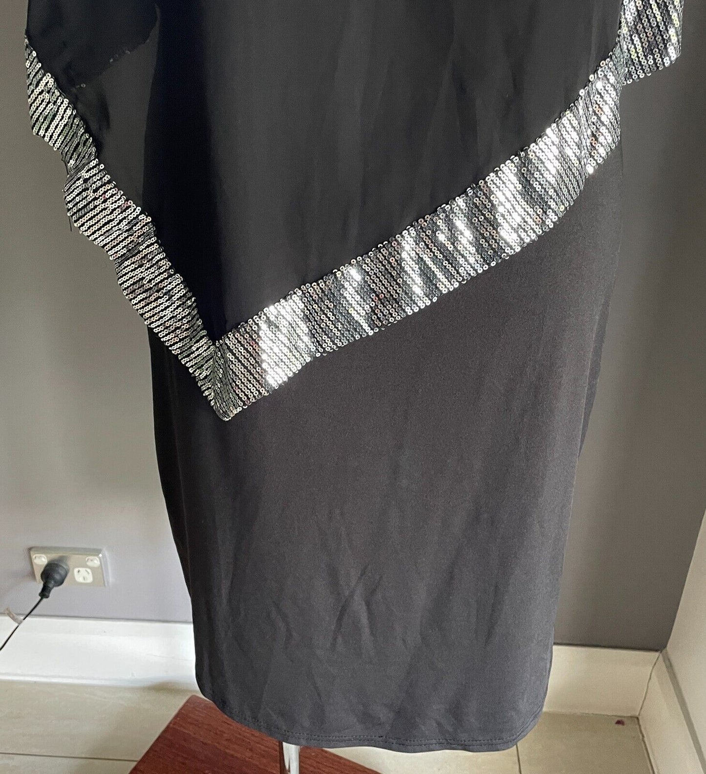 KIVENST HIGH FASHION Dress Black Sheath Chiffon Sequin Trim Overlay Size 4XL