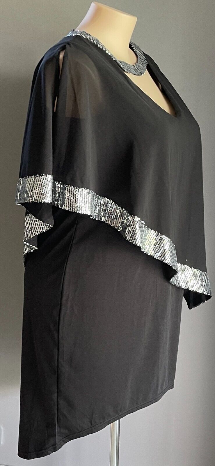 KIVENST HIGH FASHION Dress Black Sheath Chiffon Sequin Trim Overlay Size 4XL