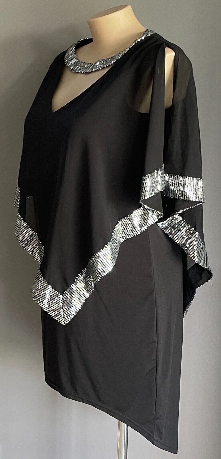 KIVENST HIGH FASHION Dress Black Sheath Chiffon Sequin Trim Overlay Size 4XL
