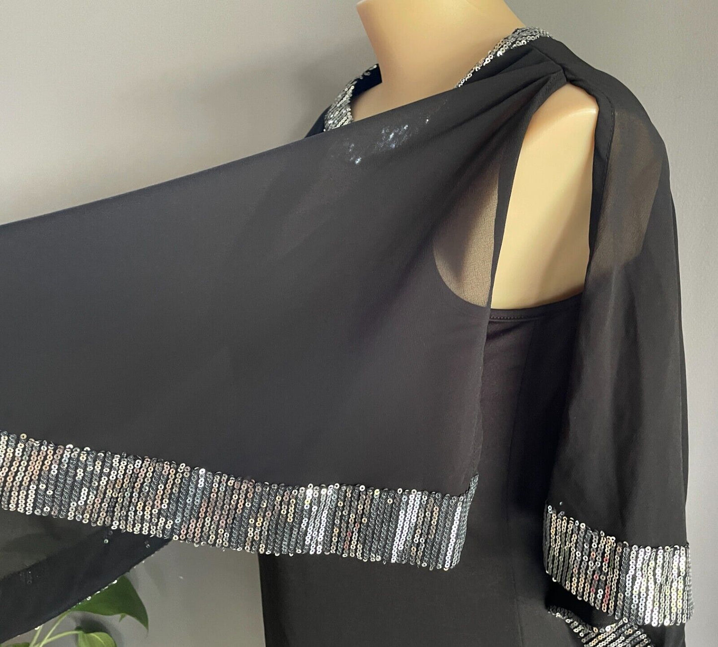 KIVENST HIGH FASHION Dress Black Sheath Chiffon Sequin Trim Overlay Size 4XL