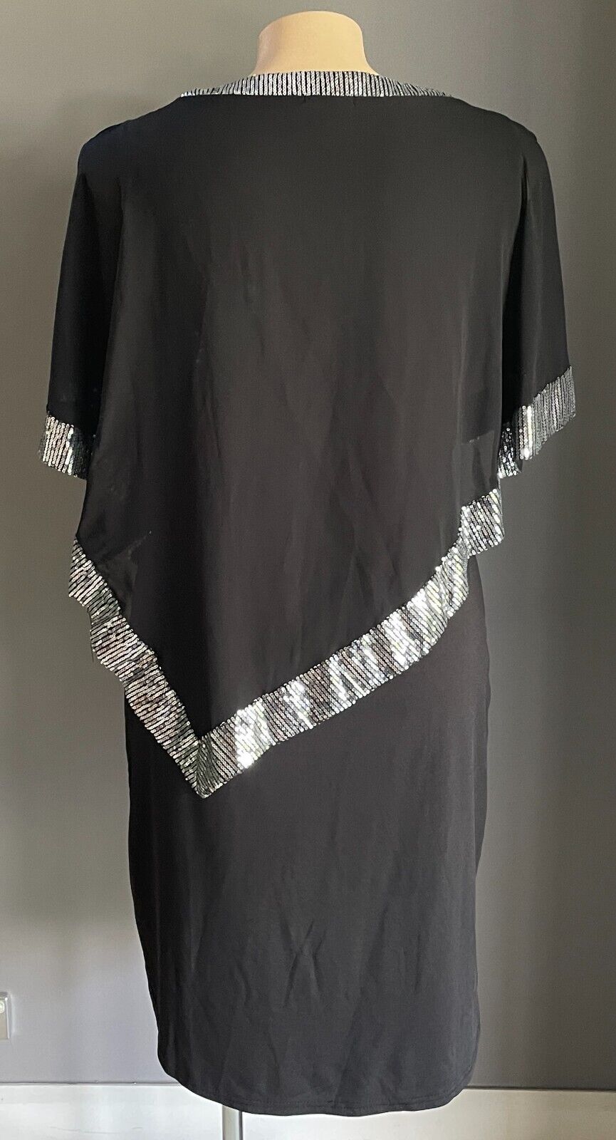 KIVENST HIGH FASHION Dress Black Sheath Chiffon Sequin Trim Overlay Size 4XL